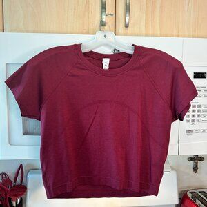10 lululemon ruby pink shirt cropped NEW !